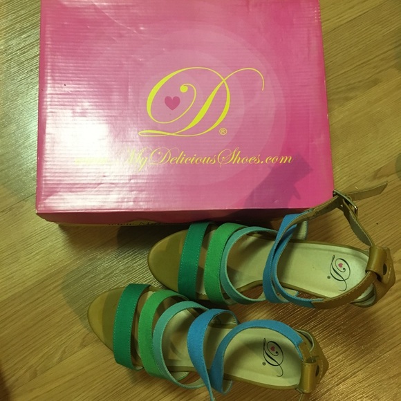 Blue/green ombré high wedge sandals size 8 - Picture 6 of 6